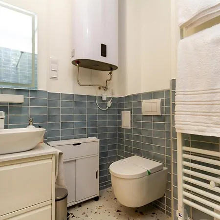 Daire Window To The Fishermans Bastion W Ac By Nw